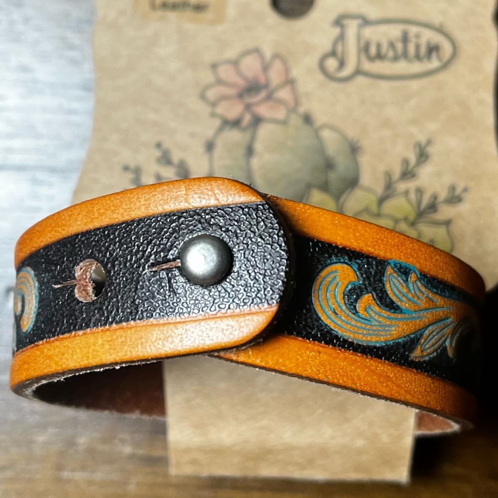 Justin Boots NWT Tooled Leather Cuff Bracelet Blue Western Iron Snap Closure - Picture 3 of 7